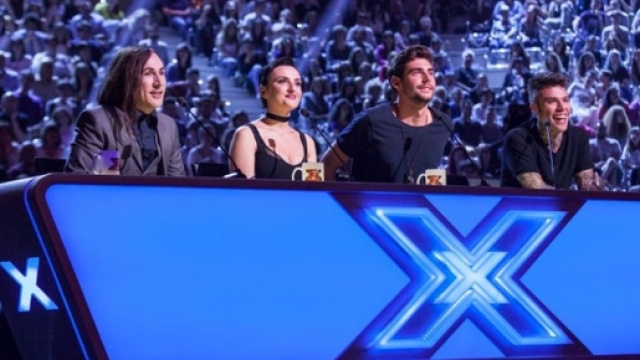 replica X Factor 2016 prima puntata