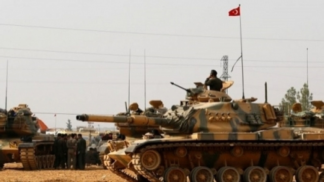 Carri armati turchi in territorio siriano