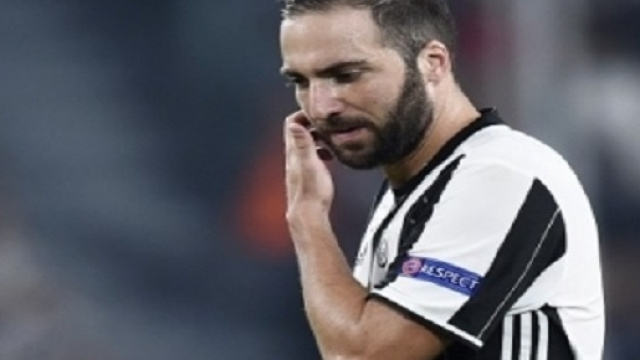Gonzalo Higuain a secco. Per lui solo una traversa