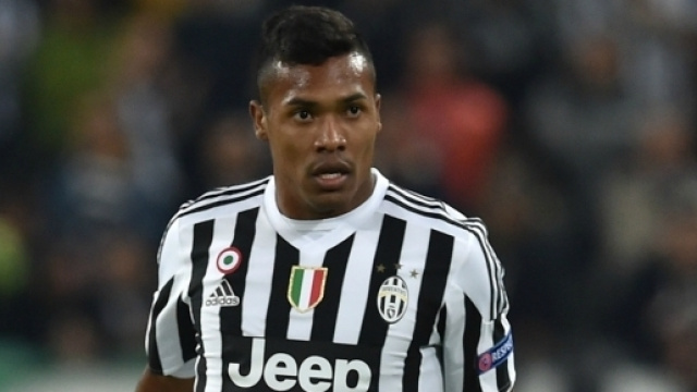 Juve, super offerta del City per Alex Sandro