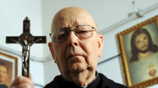 Morto padre Amorth, il famoso prete esorcista