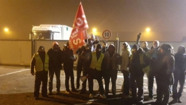 Operaio ucciso da camion durante una protesta