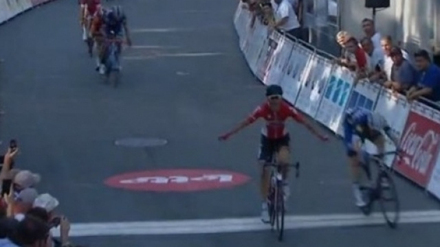 Vittoria di un soffio per Tony Gallopin