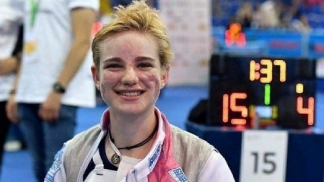 Il sorriso di Bebe Vio, dopo aver battuto la cinese Jingjing Zhou, vittoria che gli &egrave; valsa l'oro paraolimpico. (foto da www.oasport.it)