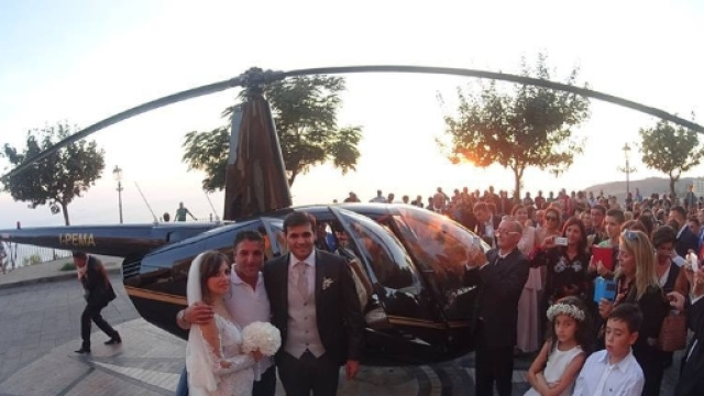 Nicotera, Sposi in elicottero in piazza