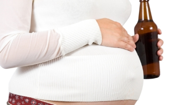 Alcol in gravidanza andrebbe evitato