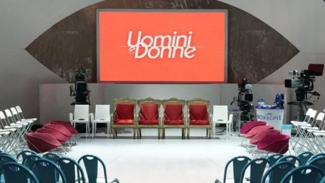 Gossip news Uomini e Donne, rissa in studio e profili chiusi