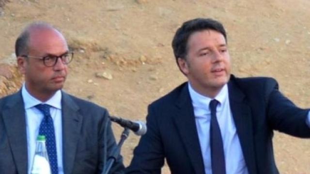 Riforma pensioni, sondaggio Ix&egrave;: 46% italiani dice s&igrave; ad Ape Renzi. Foto di Calogero Giuffrida: Renzi e Alfano ad Agrigento