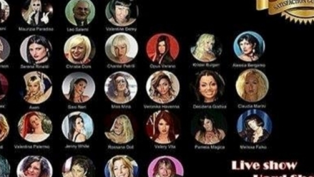 Sfilata di star dell'eros alla fiera erotica di Torino.