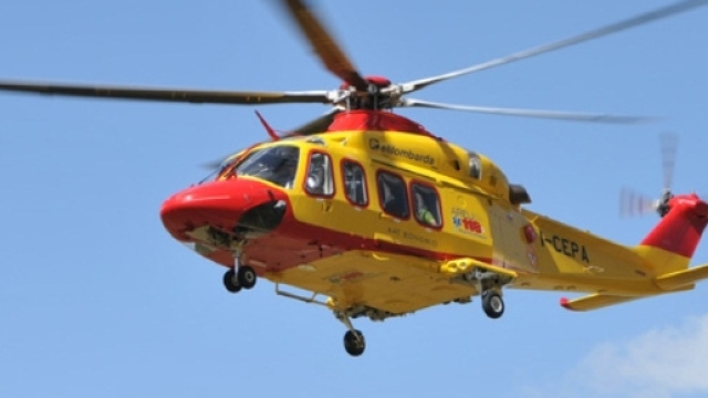 Cosenza, uomo precipita dal balcone