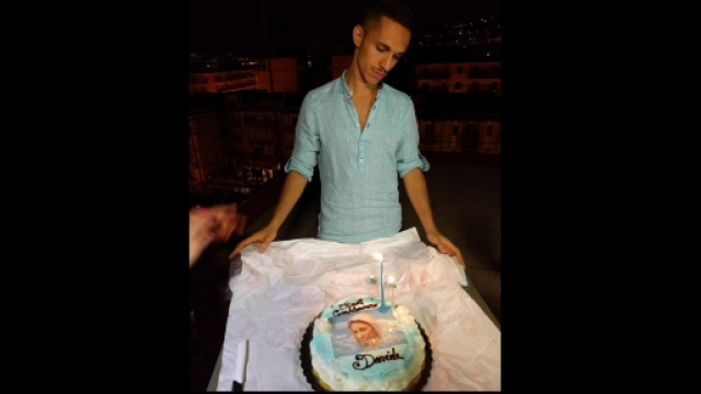 Davide e la sua torta di compleanno.