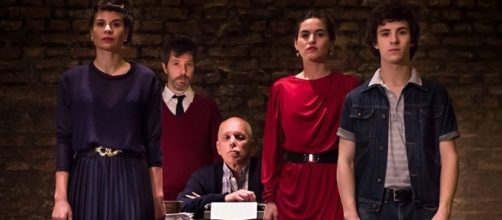 Particular dramaturgia y direcci&oacute;n