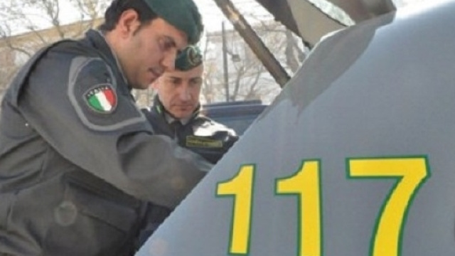 Arrestrata con l'accusa di concussione e turbativa d'asta, il tenente Francesca Mola. Il primo caso di una donna militare arrestata per questi reati.