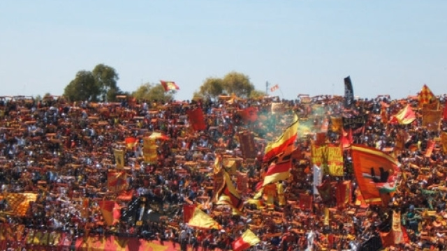 Tantissimi tifosi al "Via del mare".