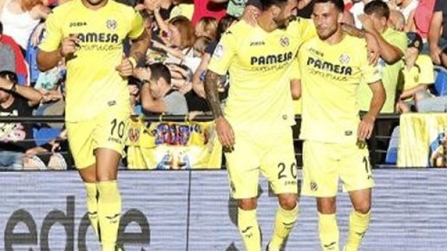 Sansone festeggia la vittoria con i compagni.