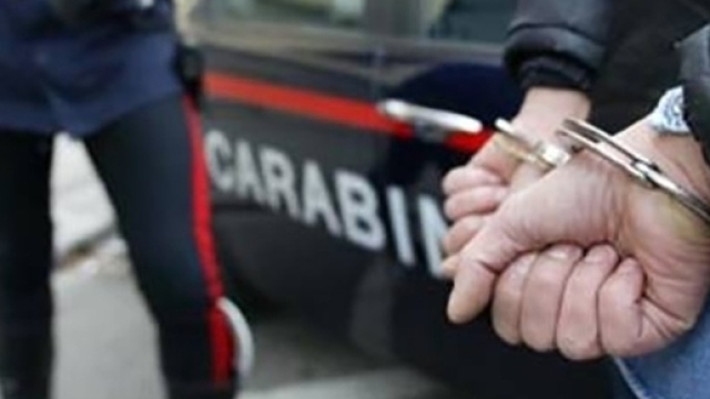 Carabinieri eseguono 7 arresti per furto a Milano