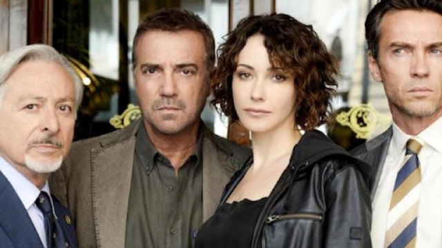 Catturandi: il cast della serie di Rai 1 con Anita Caprioli.