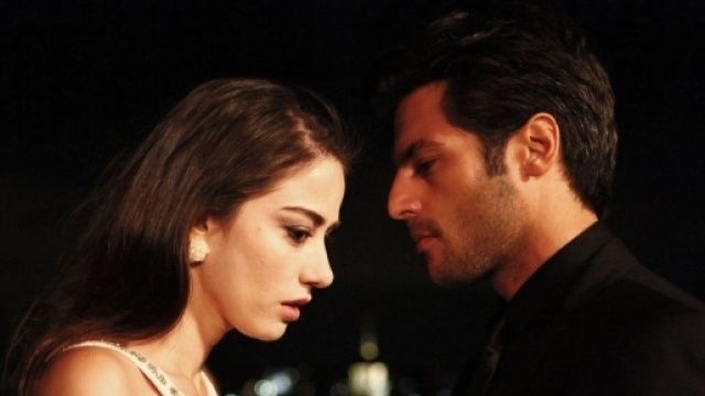 Cherry Season sospesa? La decisione Mediaset