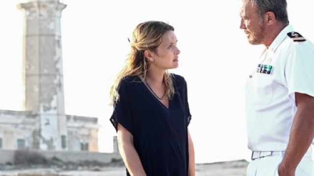 Fiction, Lampedusa trama e replica prima e seconda puntata.