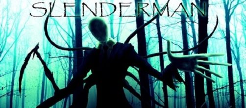 Imagen de la aterradora figura de las Creepypastas, Slenderman
