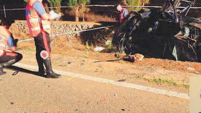 Il luogo e l'auto dopo l'incidente: nella foto piccola Stefano Nania.