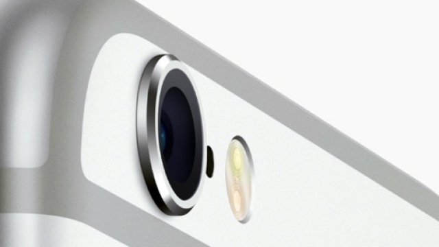 Apple: il prossimo iPhone sar&agrave; in vetro e acciaio?