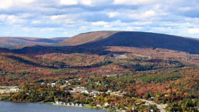 Isola di Cape Breton offre lavoro e terreni