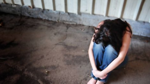 La violenza sarebbe avvenuta a pochi passi dalla stazione dei treni di Cagliari.