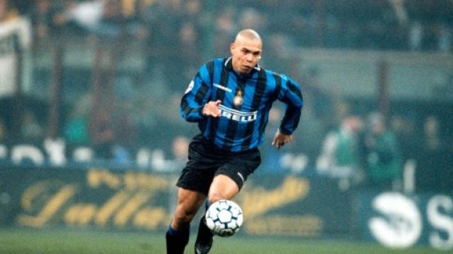 Ronaldo Lu&iacute;s Naz&aacute;rio da Lima con l'Inter nel 1997-98