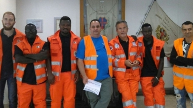tre volontari del Ghana in servizio nel progetto Humanitas a Scandicci