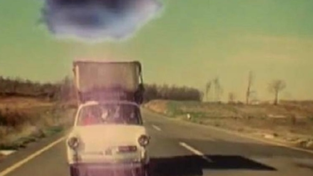 Una scena con la mitica nuvola di Fantozzi.