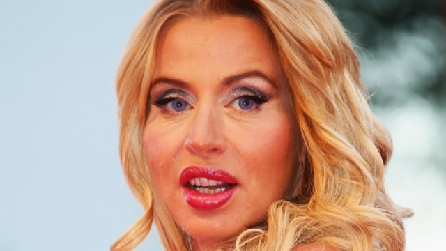 Festival di Venezia 2015, il red carpet di Valeria Marini: &laquo;Libera ... - vanityfair.it