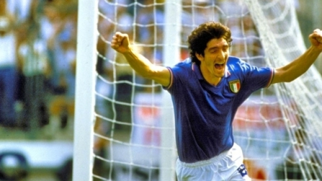 L'esultanza di Paolo Rossi dopo il terzo gol al Brasile ai Mondiali di Spagna '82