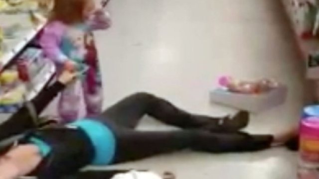 Overdose da eroina: bimba rianima mamma