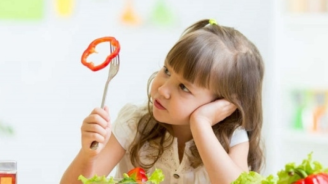 Preferire alcuni cibi (liquidi o solidi o naturali o di un certo colore o forma) ed evitare tutti gli altri pu&ograve; essere una patologia chiamata ARFID.