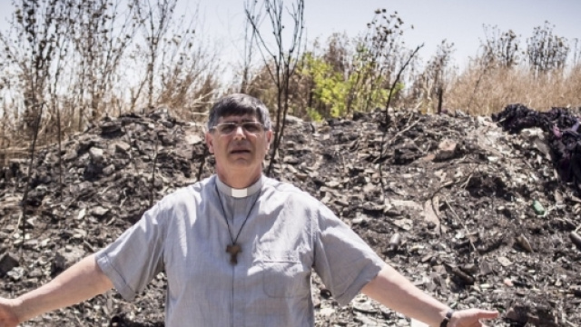 Terra dei fuochi: la parola a Don Maurizio Patriciello e all ... - linkabile.it