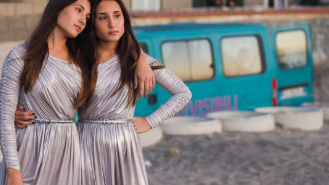 Indivisibili: Angela Fontana e Marianna Fontana in una scena del film