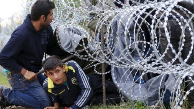 Migranti, il filo spinato non ferma gli ingressi in Ungheria: in ... - corriere.it