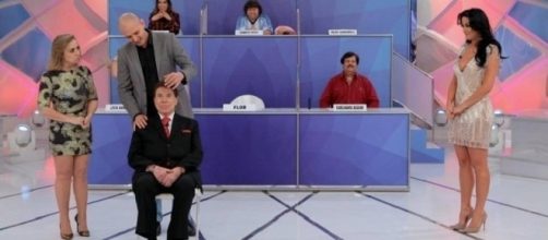 Silvio Santos 'v&ecirc;' Helen Ganzarolli nua em seu programa