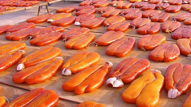 I Carabinieri hanno sequestrato 45 confezioni di bottarga, circa cinque chili.