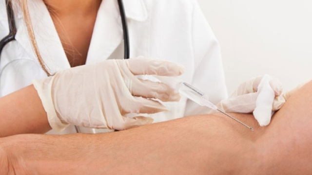 La gara tra infermieri per chi usa aghi pi&ugrave; grandi, scandalo in ospedale.