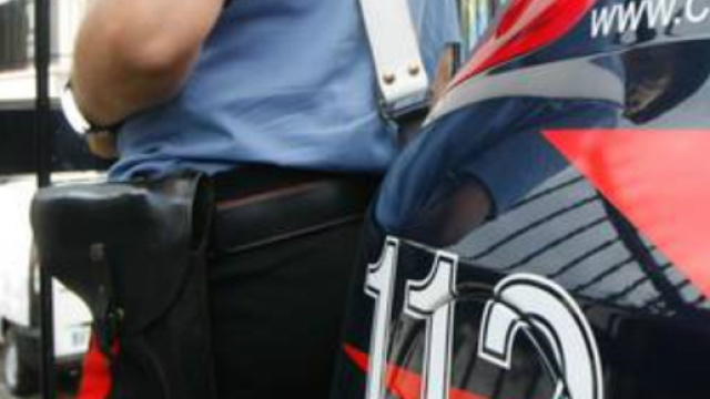 Pagare per lavorare: falegname pestato