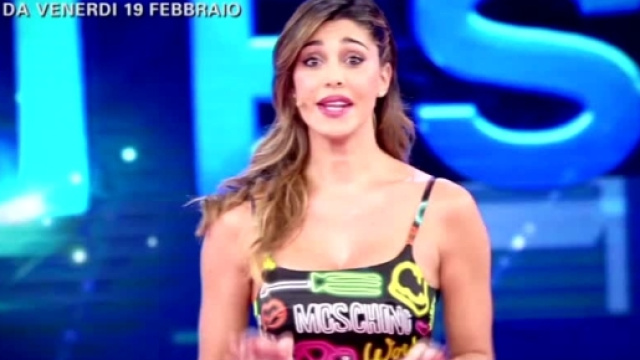 Replica Striscia la notizia oggi