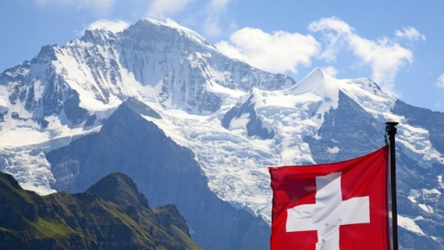 Svizzera: vince il 'S&igrave;' al referendum 'Prima i nostri'.