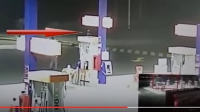 Un frame estratto dal video delle telecamere di sorveglianza