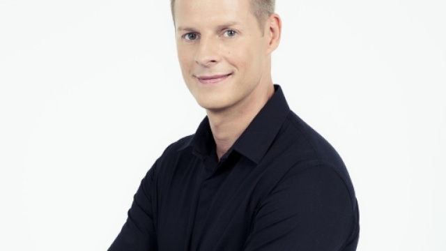 Une chroniqueuse de #TPMP fait le coming out de Matthieu Delormeau &agrave; sa place en direct !