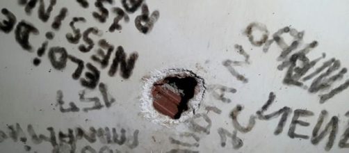 Presos fazem ora&ccedil;&otilde;es para encobrir barulho enquanto abriam buraco em cela