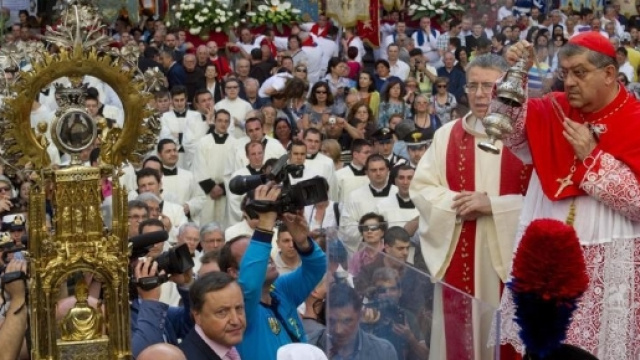 Napoli, derubate le offerte donate per il miracolo di San Gennaro - makemefeed.com