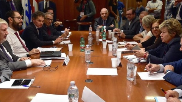 Gli schieramenti di Governo e sindacati.