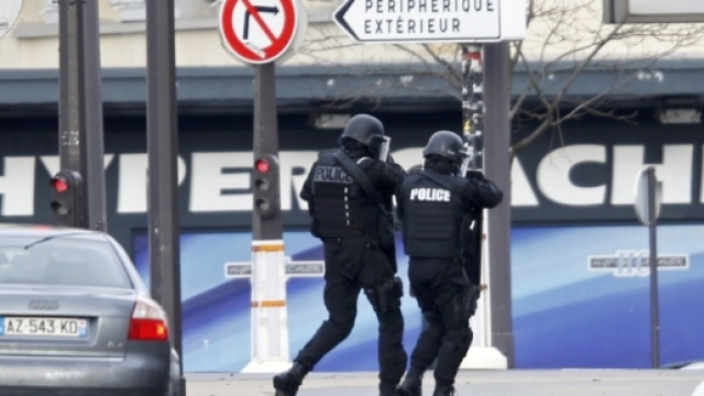 Parigi si esercita a superare attacchi terroristici